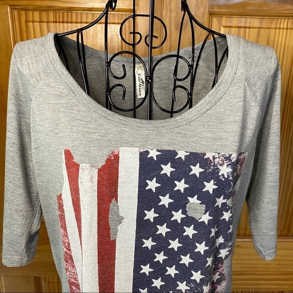 3/$20  Fair Oaks Scoop Neck Flag Anchor T-shirt Gray Size Medium - Picture 2 of 9